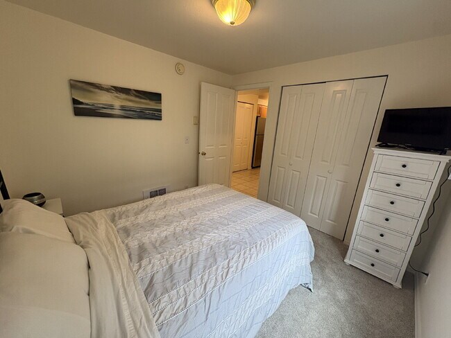 Building Photo - Bright, Modern 1BR Near Hospitals, SU & Transit in secure building with garage parking and a Walk...