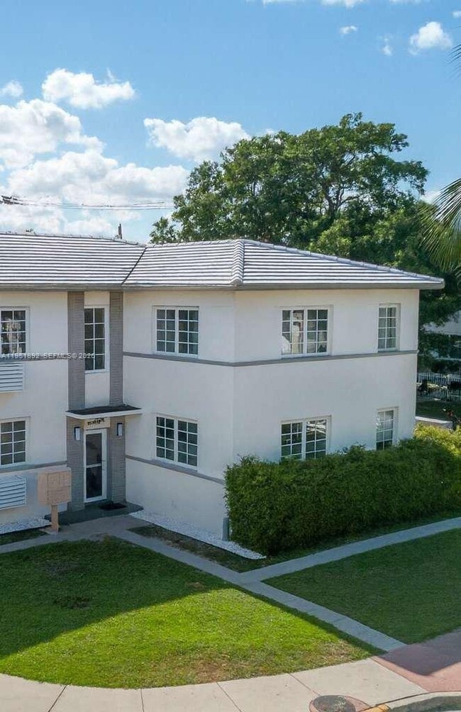 Building Photo - 7124 Bay Dr