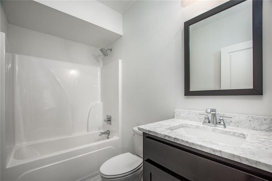 Building Photo - 338 7th St NE