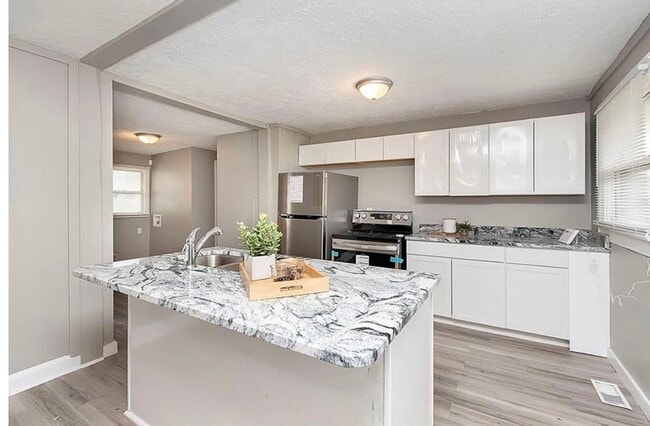 Building Photo - 241 S Temple Ave