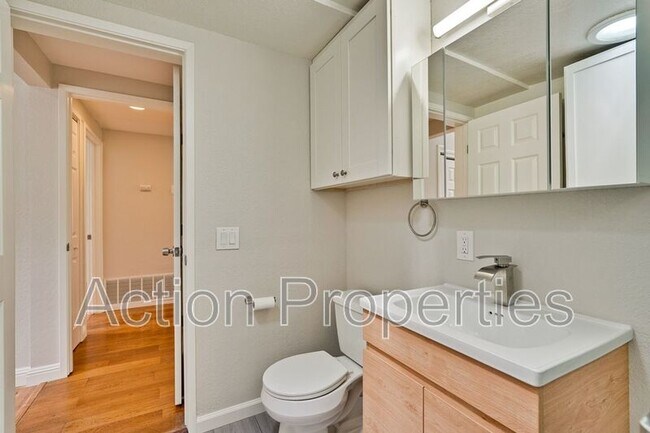 Building Photo - 1125 Burgoyne St