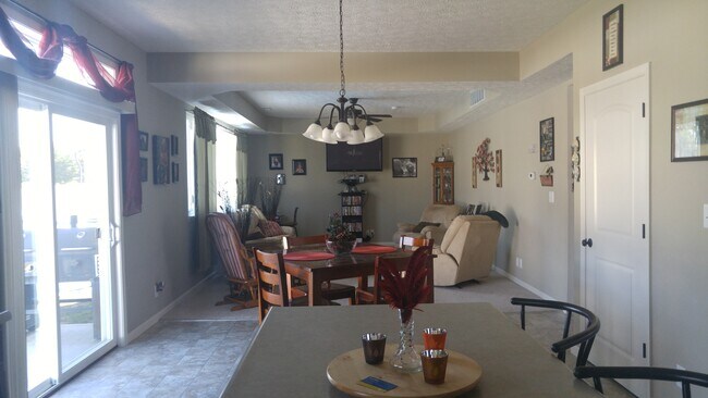 Building Photo - Modern 4 Bedroom, 2.5 Bath West Side Single Family Home