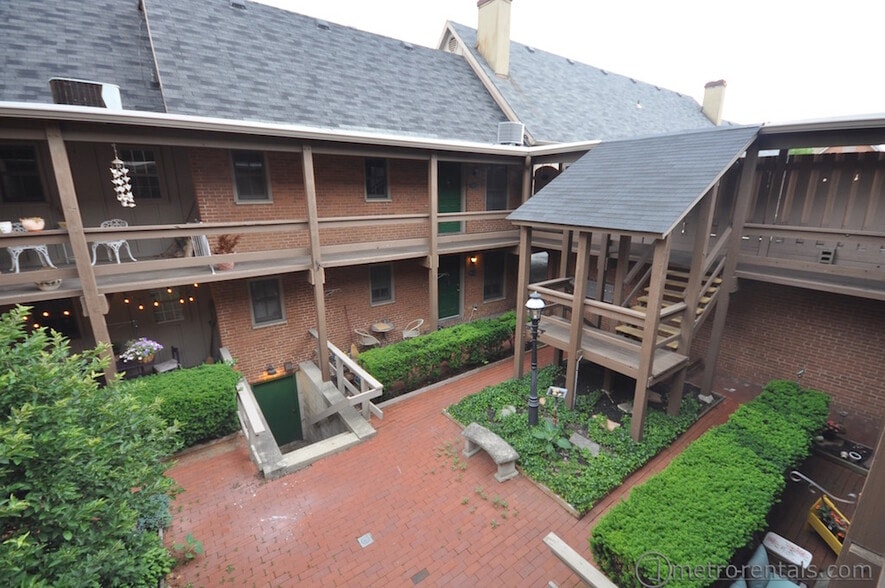 Building Photo - 249 Eastern St