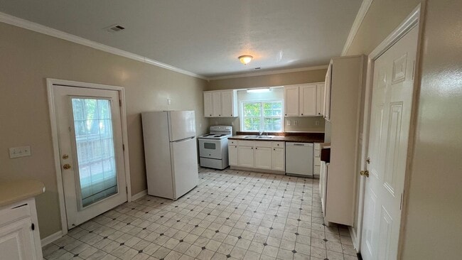 Building Photo - Charming home near downtown Columbia