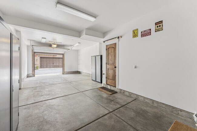 Building Photo - 13331 N Highmark Ct