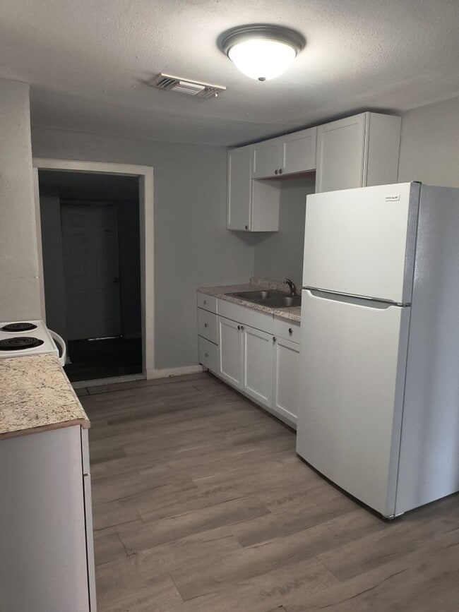 Building Photo - Affordable Remodeled 2 bedroom, 1 bathroom home COMING SOON!