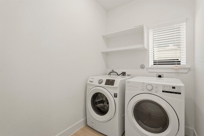 Building Photo - 10035 Crescendo Wy