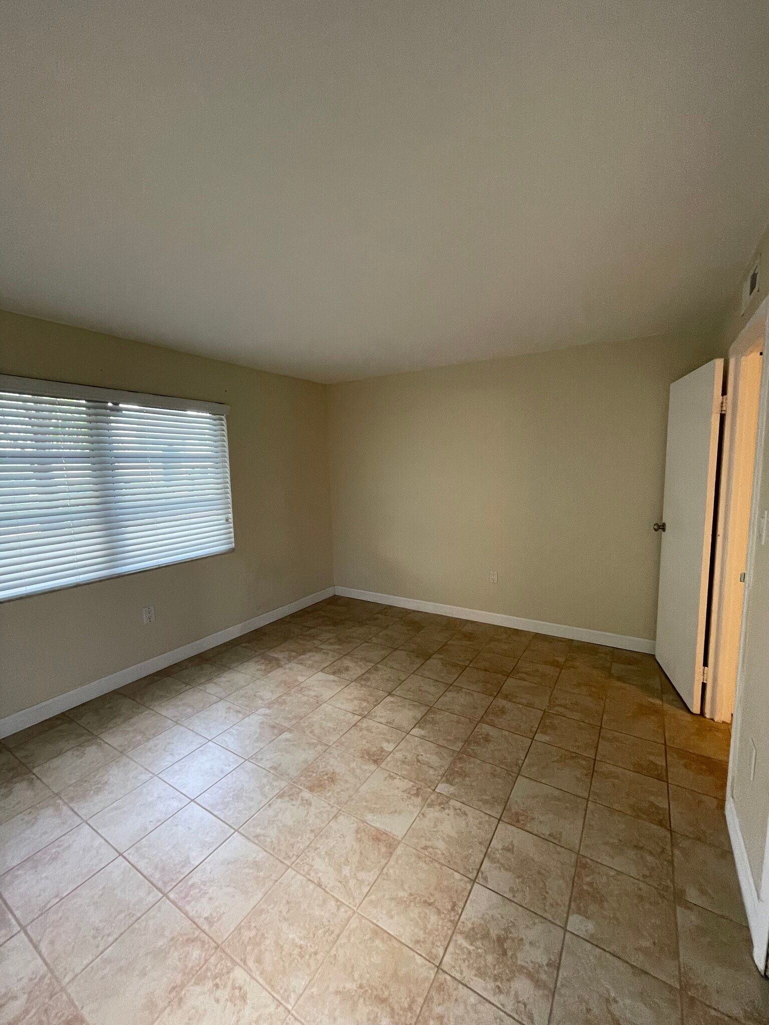Bedroom - 213 S McMullen Booth Rd