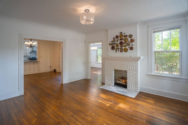 Building Photo - Updated Heights Home with 3 Bedrooms