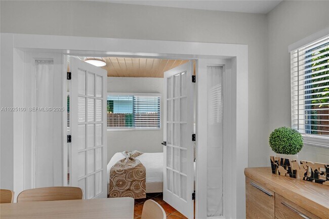 Building Photo - 1204 NE 7th St