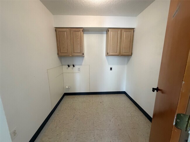 Building Photo - 516 Battlebell Rd