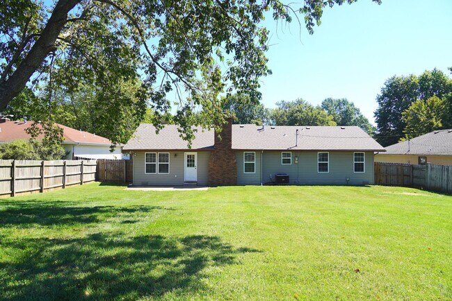 Building Photo - Adorable 3-Bed, 2-Bath Home with 2-Car Garage in Prime Location!