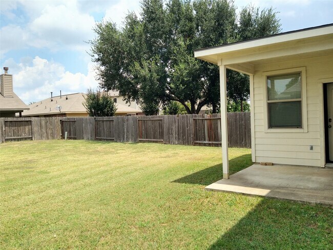 Building Photo - 2315 Thorn Berry Creek Ln