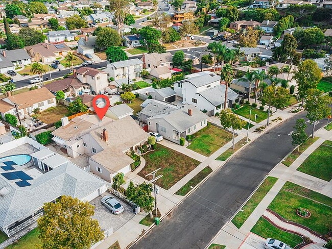 Building Photo - "Spacious 4-Bed, 3-Bath Oasis in Prime Los Angeles Location - 2080 Sq Ft of Comfort!"