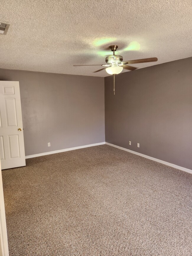 Building Photo - 1303 Peppertree Trl