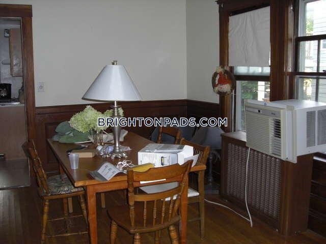 Building Photo - 12 Lake St