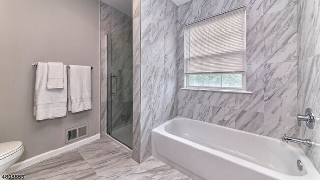 Building Photo - 44 Greenbrook Dr