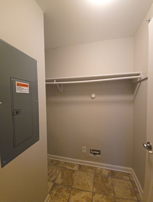 Building Photo - Sophisticated 2-Bedroom Retreat Featuring Soaring Ceilings & Modern Comforts