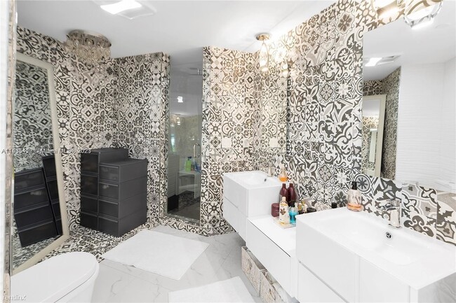Building Photo - 2 br, 2 bath Condo - 500 Brickell Ave Apt 301