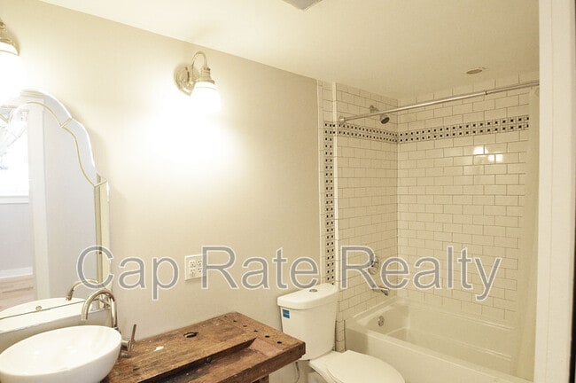 Building Photo - 216 Cherrington Rd