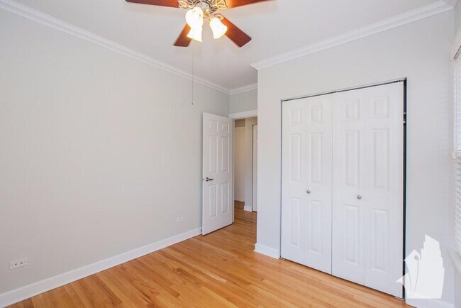 Building Photo - 624 W Roscoe St