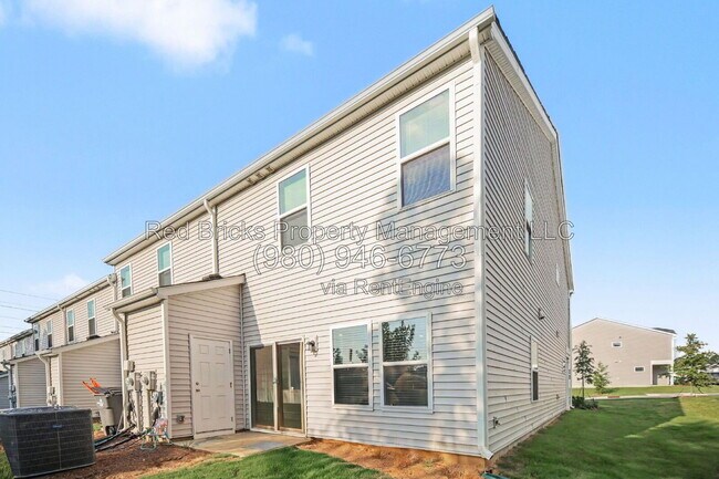 Building Photo - 2070 Old Rivers Rd