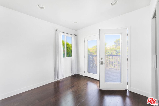 Building Photo - 1806 Ashmore Pl