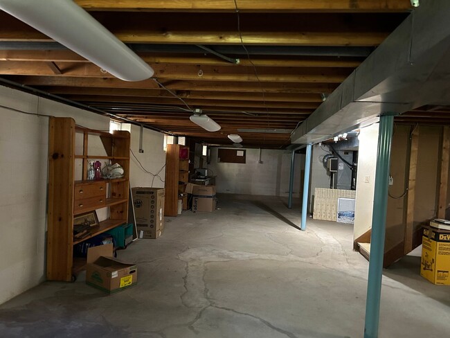 Building Photo - 3 Bedrooms One Floor Ranch House with 2 car attached garage in Lyndhurst