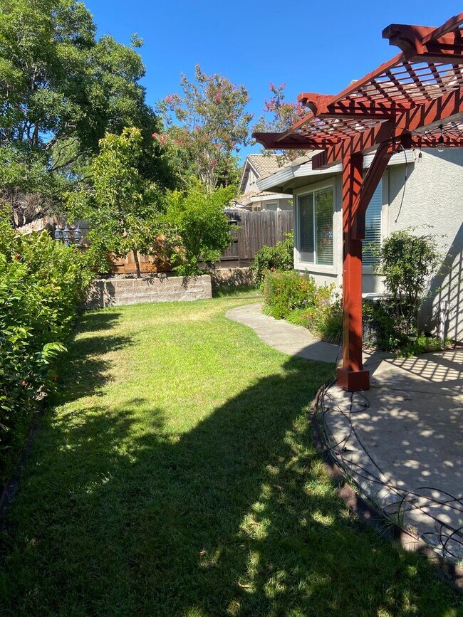 Building Photo - Chelsea Ridge - Broadstone. Walk to park, ...