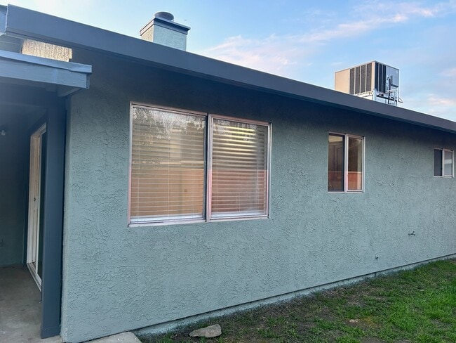 Building Photo - 1008 Shadow Ridge Dr