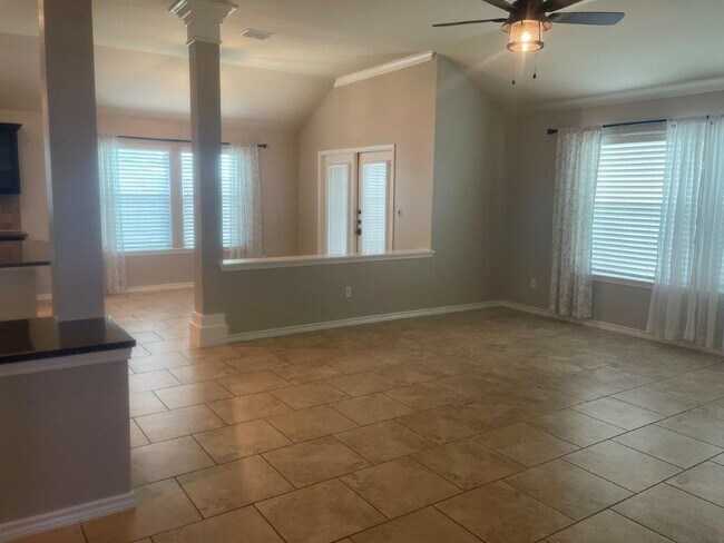 Building Photo - 3942 Las Bahias Dr