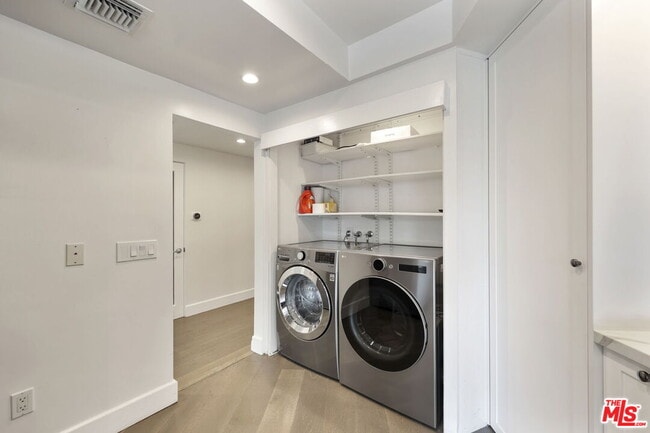 Building Photo - 723 Westmount Dr