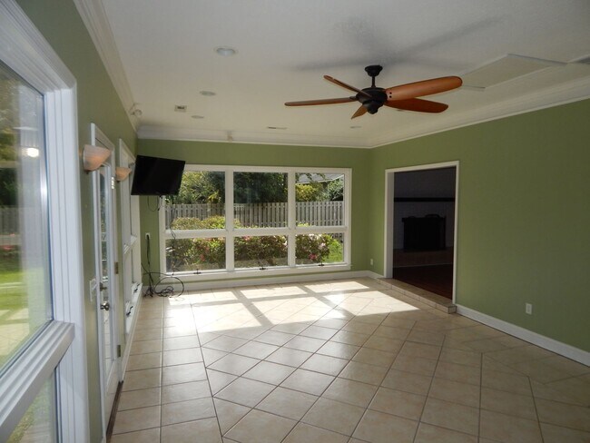 Building Photo - Spacious home in Pine Valley.