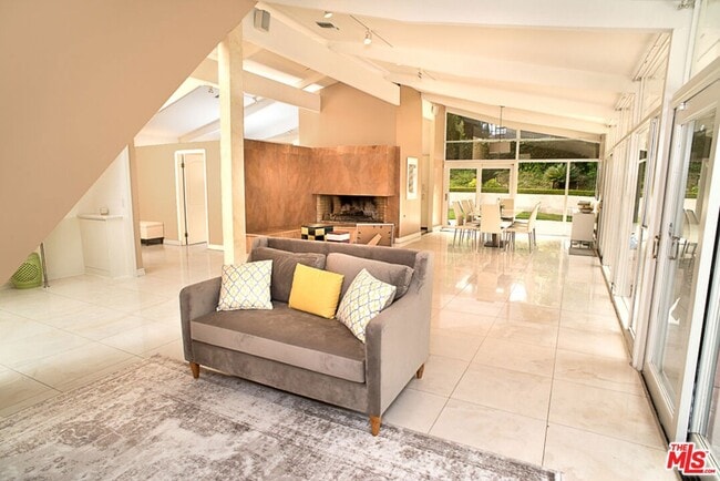 Building Photo - 3835 Sapphire Dr