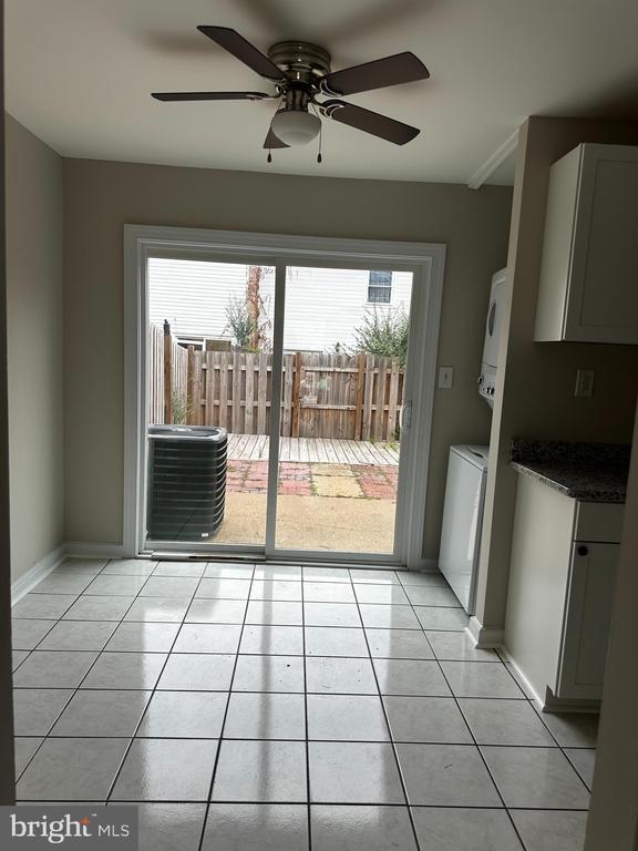 Building Photo - 325 Brock Square