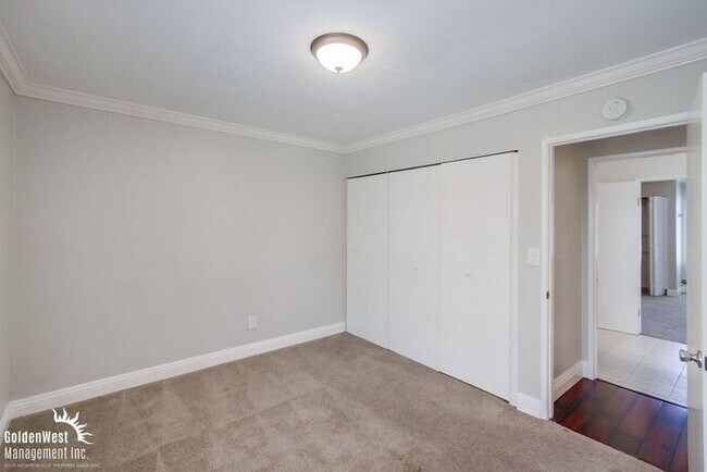 Building Photo - Stylish 2Bdm 1Ba Condo in Gated Clairemont Mesa Community!