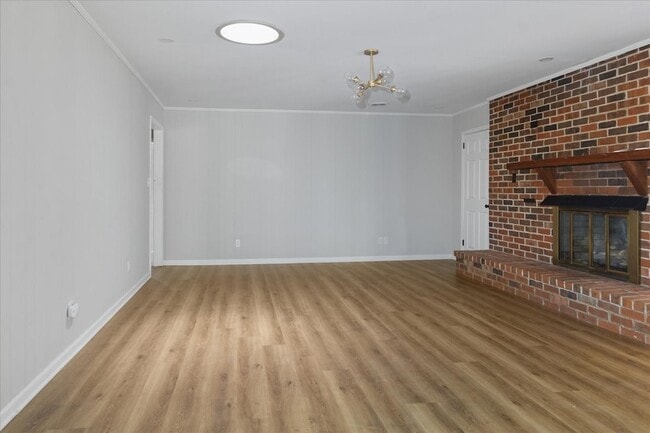 Building Photo - 204 Lake Cir Dr