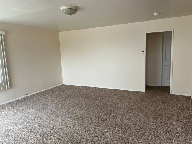 Building Photo - 464 Arbutus Ave