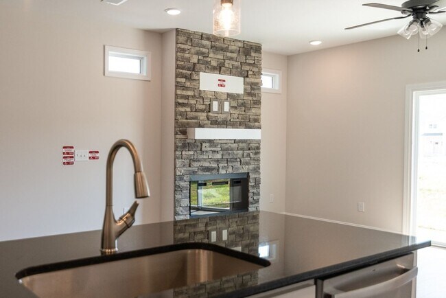 Building Photo - Gorgeous Single Family Home