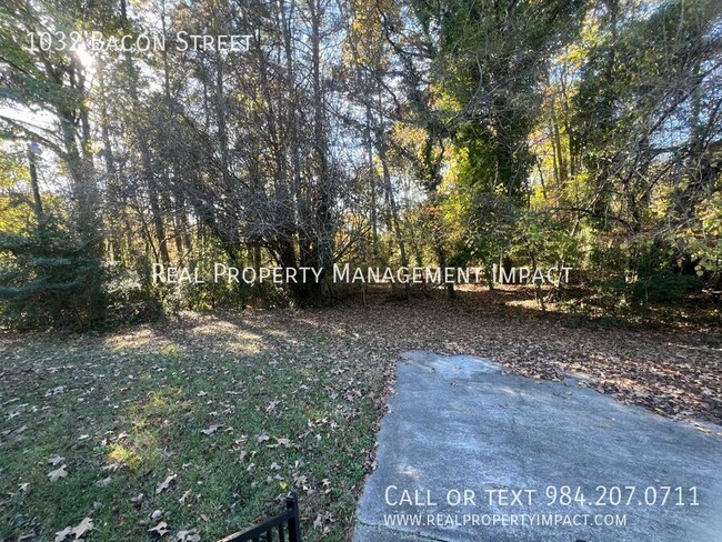 Building Photo - Vintage 3 Bedroom 1 Bath Brick Ranch minut...