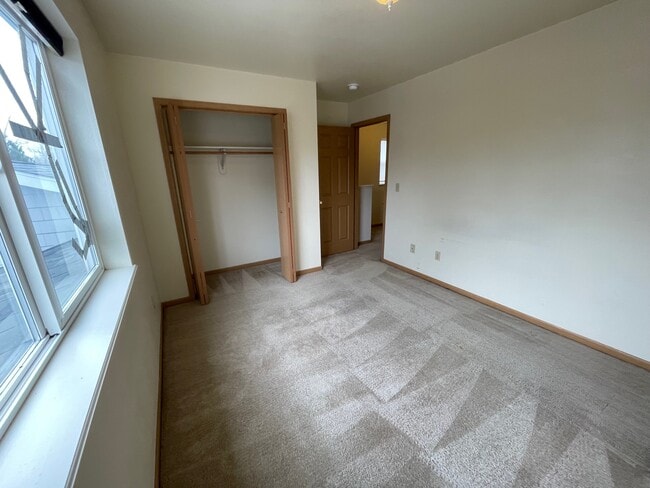 Building Photo - 2402 Daws Dr
