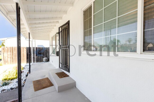 Building Photo - 617 Wilson Ave