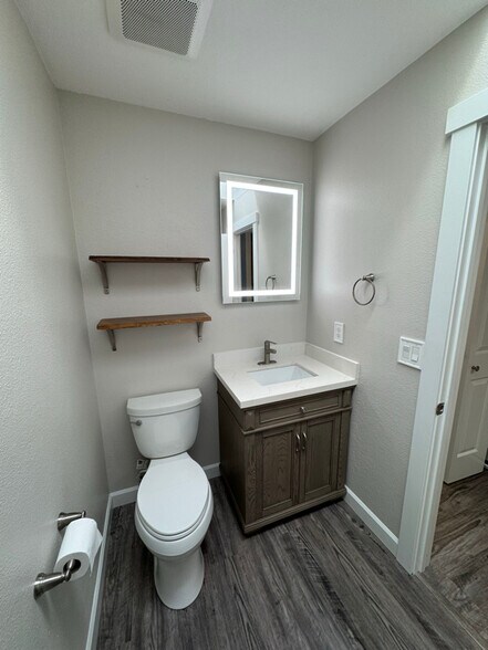 Building Photo - 12612 NE 45th Cir