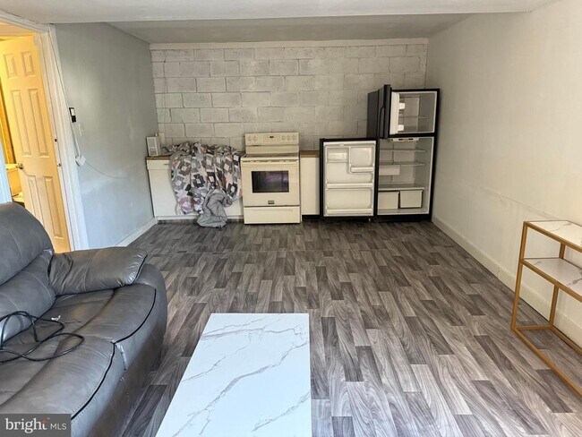 Building Photo - 5555 Neddleton Ave