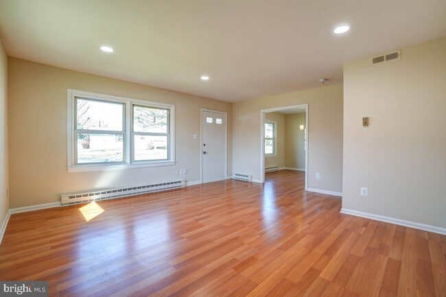 Building Photo - 504 S Harrison Rd