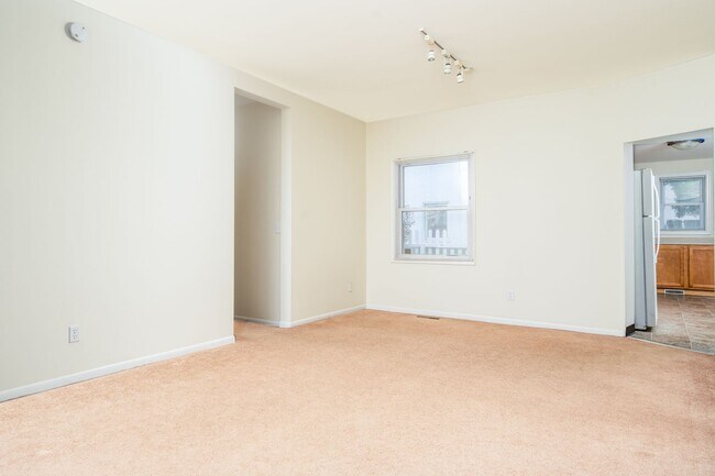 Building Photo - ENTIRE HOUSE: Cozy 2-Bedroom Home in Beautiful Prospect Park!