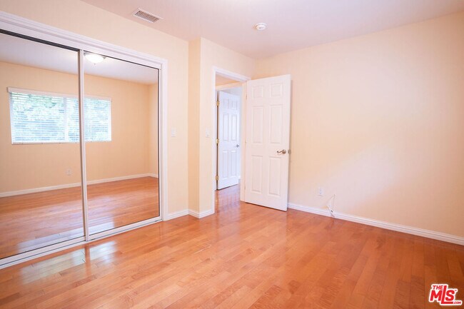 Building Photo - 3030 Stoner Ave