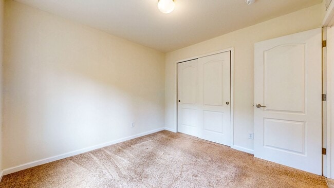 Building Photo - Gated 2 bedroom 1 bath at Pochini Family Farm!