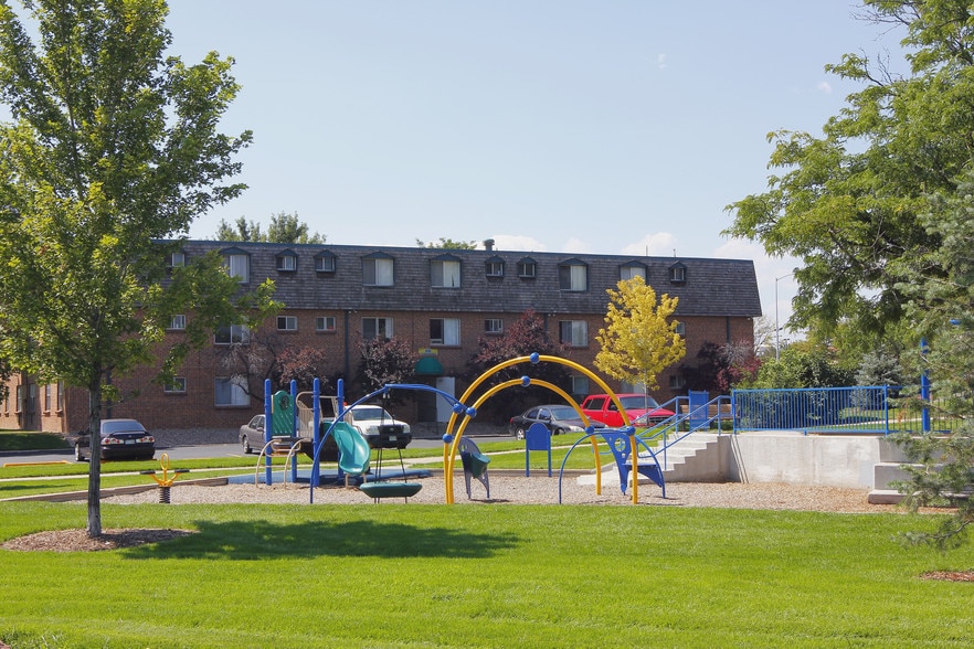 Primary Photo - Garden Center Apartments