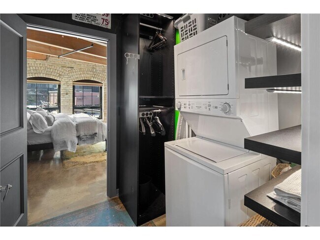 Building Photo - 404 N Washington Ave